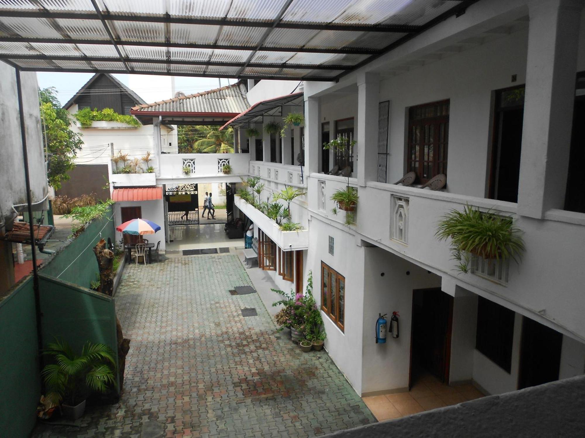 Shanith Guesthouse Negombo Extérieur photo